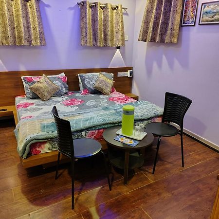 Shaleen Elegance Homestay Nakki Lake 400 Meters Ābu Eksteriør billede