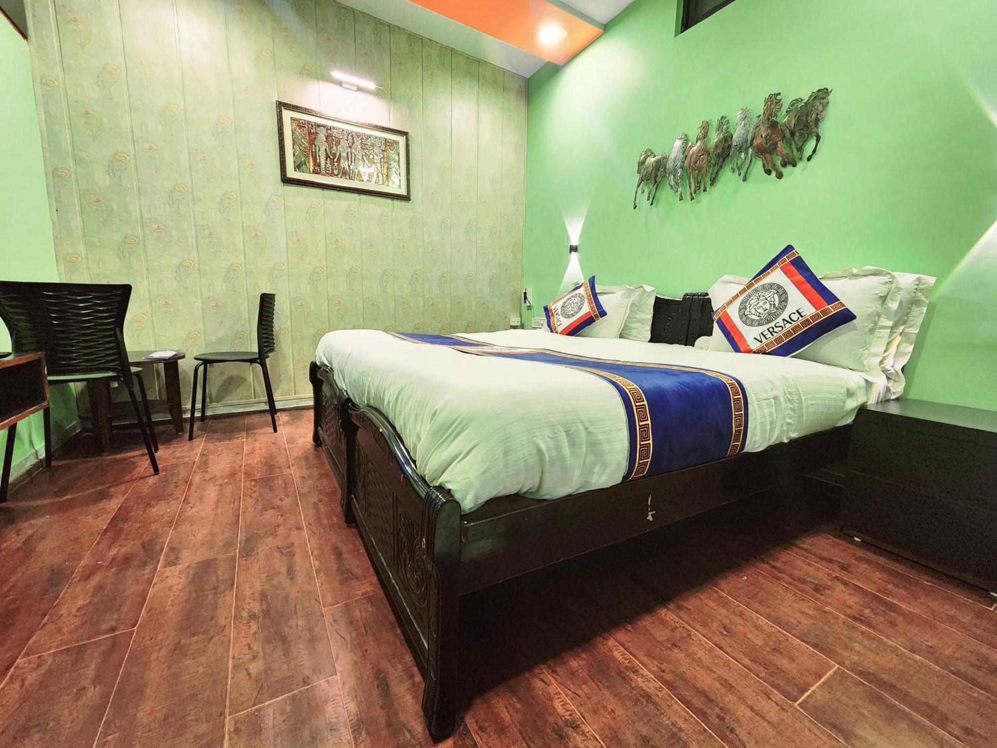 Shaleen Elegance Homestay Nakki Lake 400 Meters Ābu Eksteriør billede