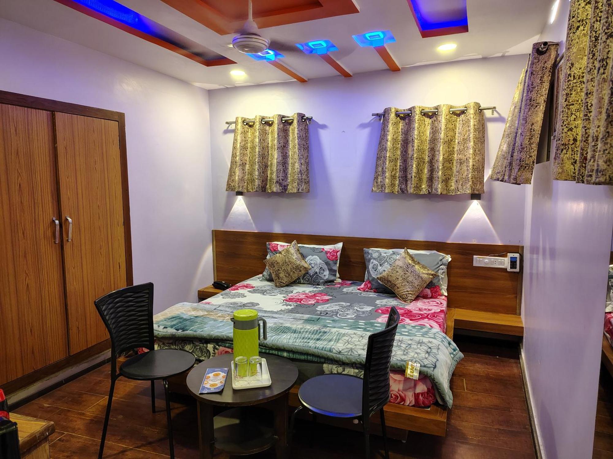 Shaleen Elegance Homestay Nakki Lake 400 Meters Ābu Eksteriør billede