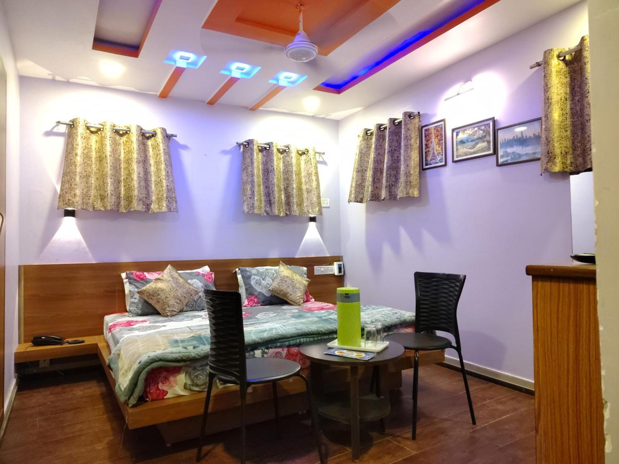 Shaleen Elegance Homestay Nakki Lake 400 Meters Ābu Eksteriør billede